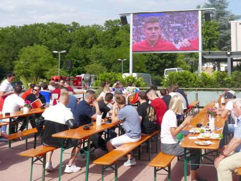 Die Fußball-WM läuft: Eröffnungsspiel in der Leimener Fody’s Arena gut besucht