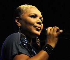 Dienstag, 4.10. im Fährhaus Ladenburg – Mo`Roots Session mit Stargast Laeh Jones