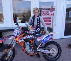 SVS-Fans für den Aufstieg: Vierfache Moto- Cross Weltmeisterin Steffi Laier dabei!