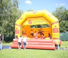 Kinder unter 1,30 Meter essen gratis!