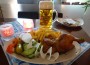 Zünftig bayerisch bei Fody’s: Halbes Hendl UND die volle Maß Bier für 9,80€
